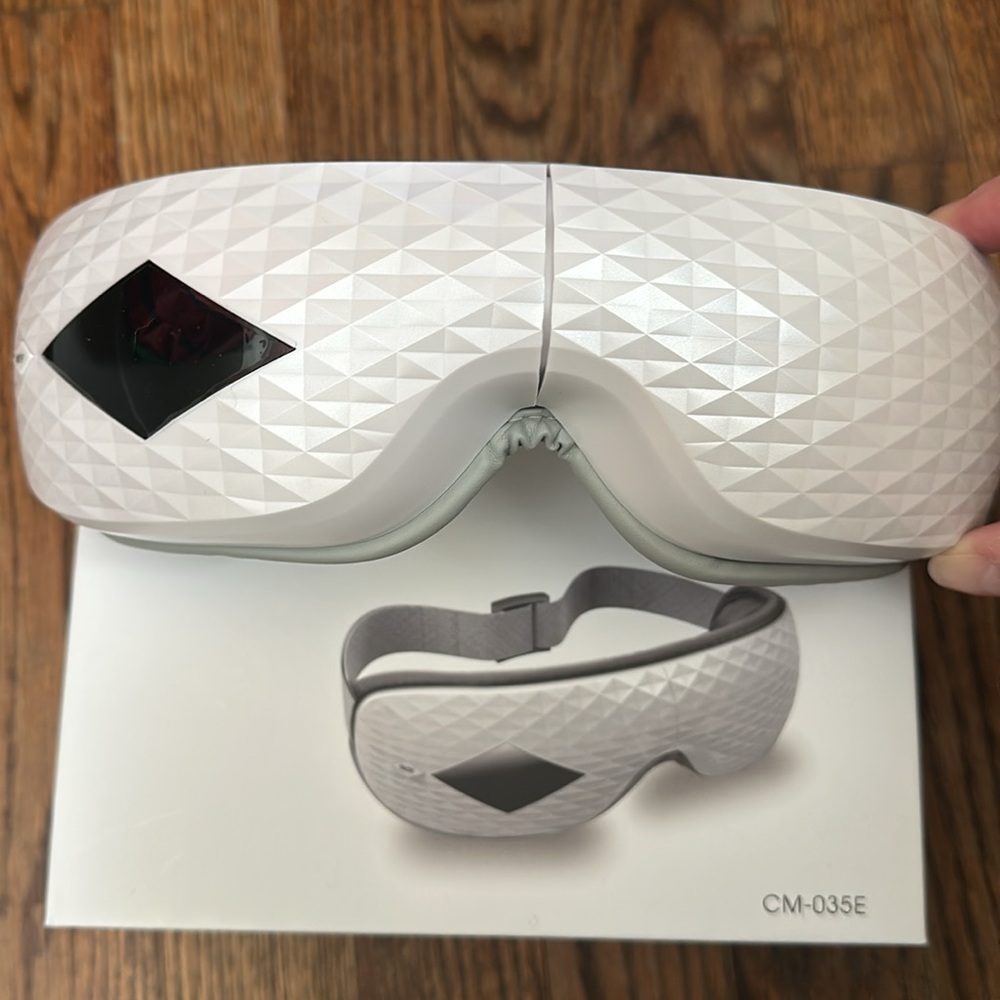 New in box CINCOM intelligence eye massager